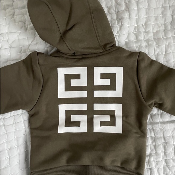 NWT Givenchy Kids army green logo print zip-up hoodie. Size 6 months! - Picture 3 of 6
